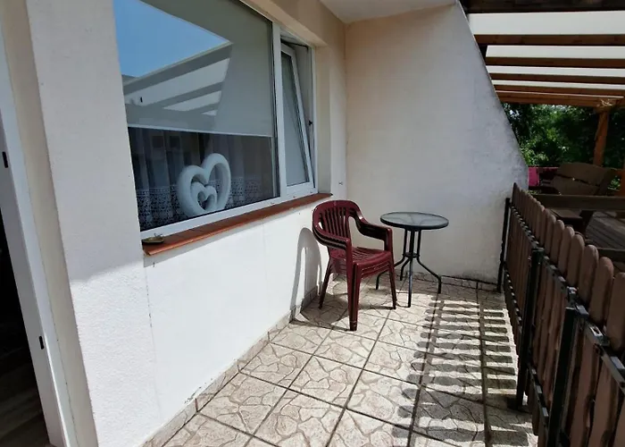 Haus In Der Ruhigen Siedlung