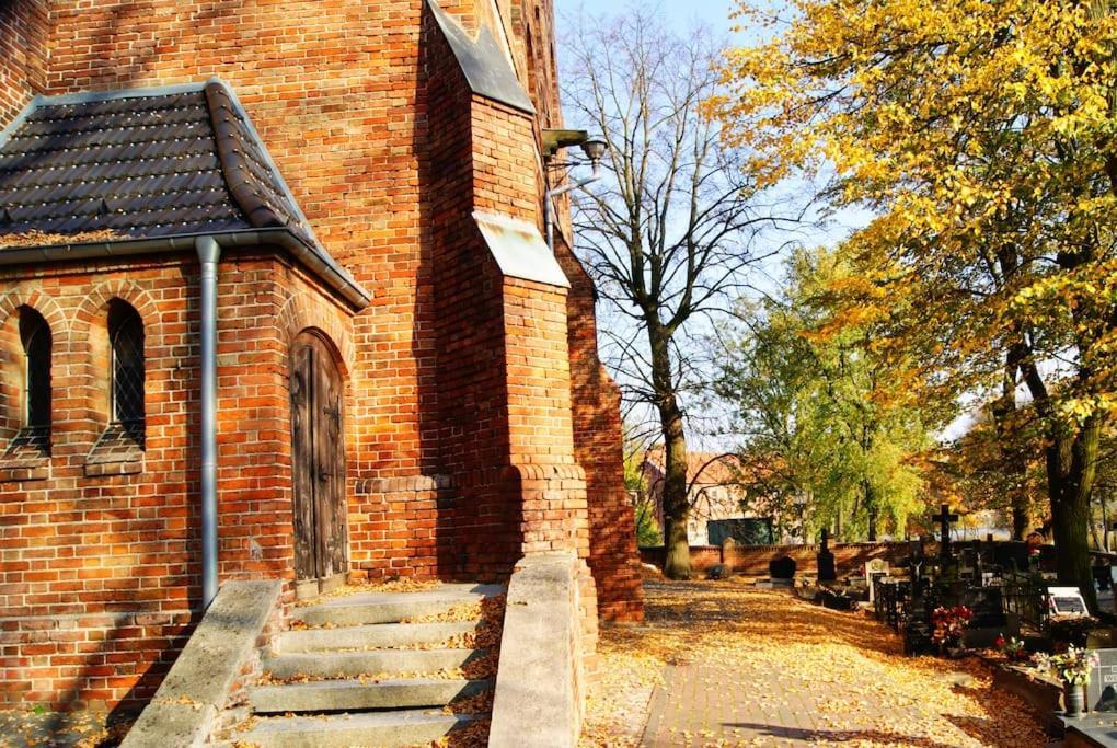 Haus In Der Ruhigen Siedlung
